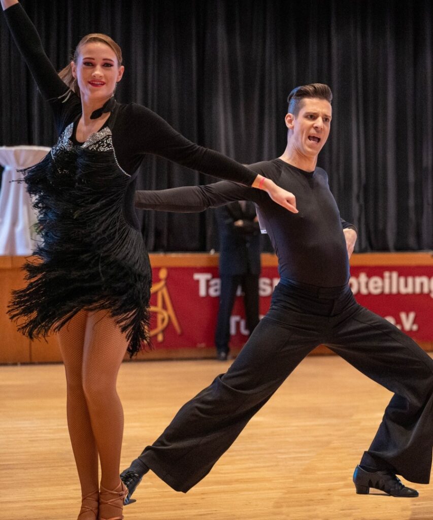 unser Trainerpaar Saskia Morcinczyk und Uli Kunz ertanzen beim Turnier um die Krönungspokale den ersten Platz in der Hauptgruppe C Latein